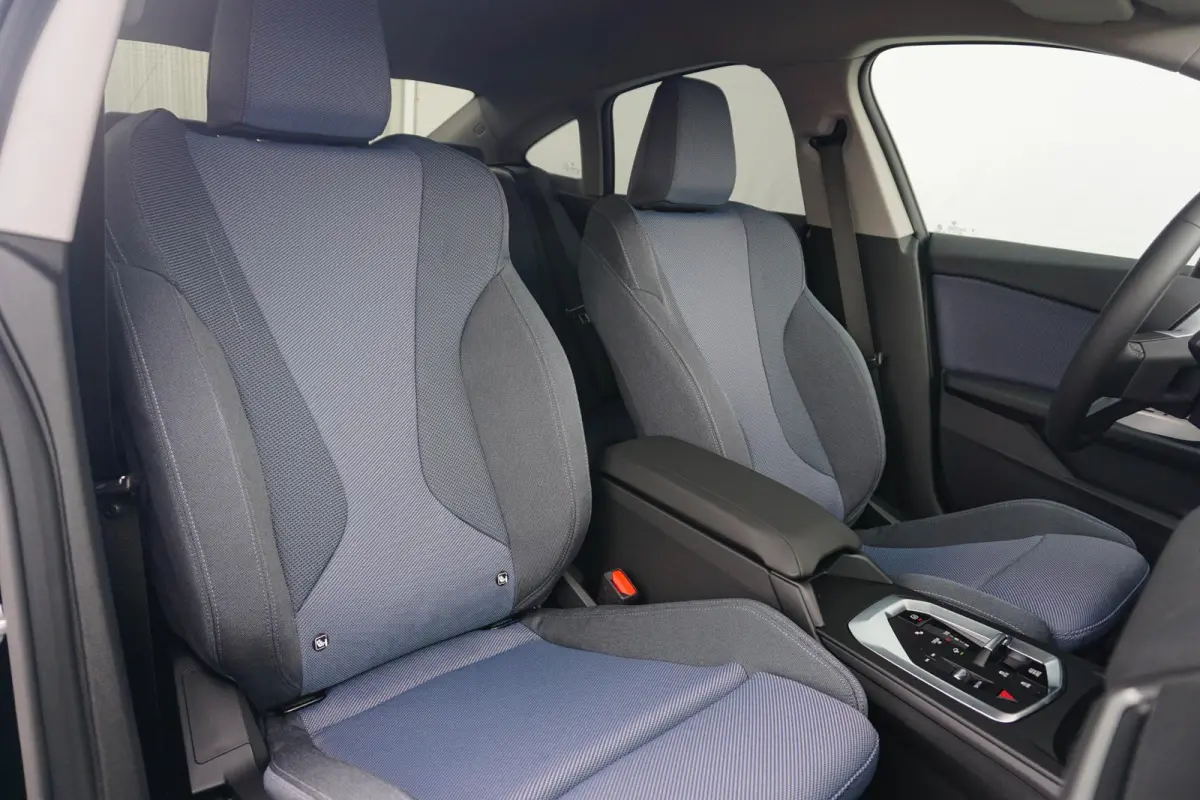 220 M Sport Design 18'' / Stuurwielrand verwarmd / Comfort Access / Driving Assistant |