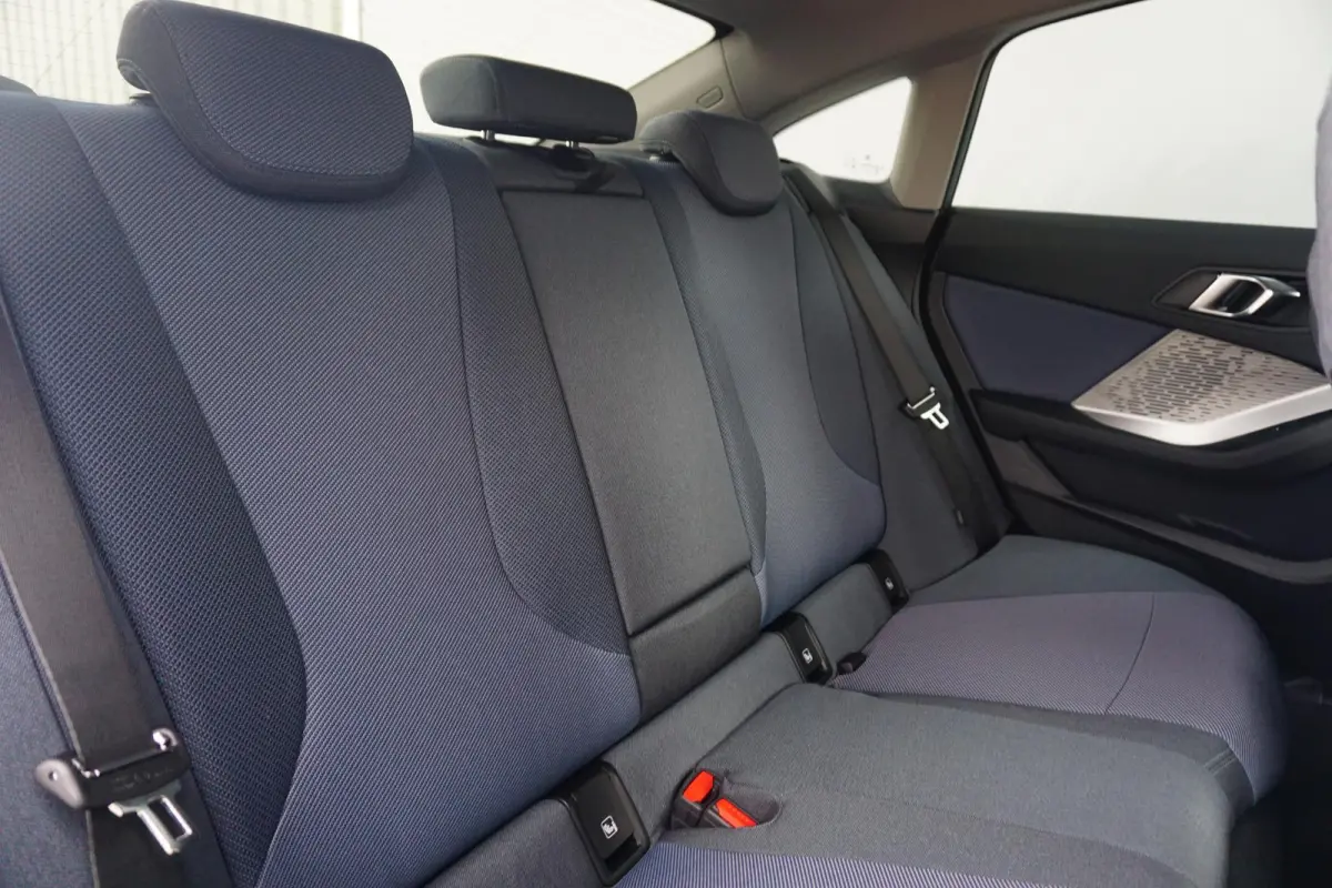 220 M Sport Design 18'' / Stuurwielrand verwarmd / Comfort Access / Driving Assistant |
