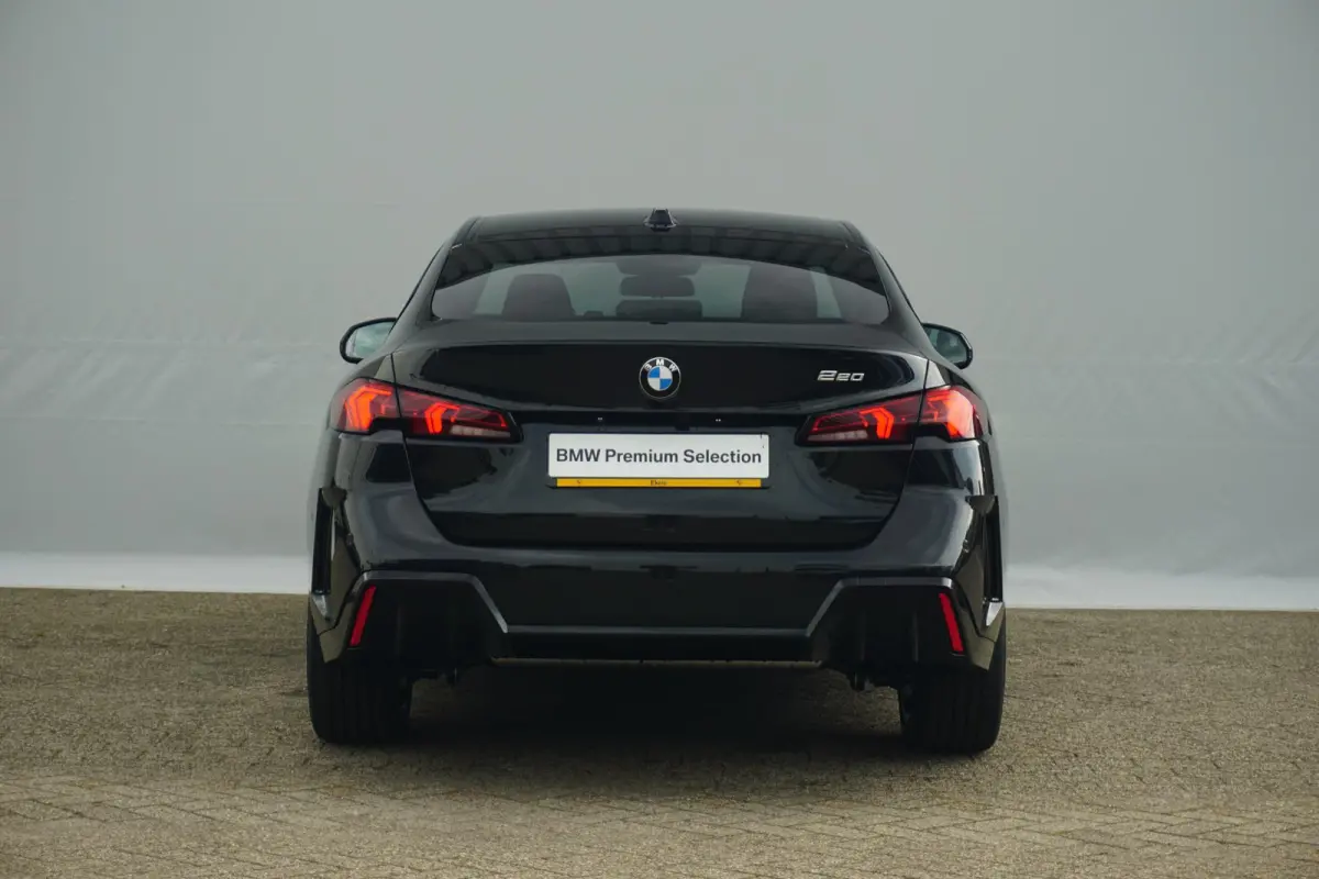 220 M Sport Design 18'' / Stuurwielrand verwarmd / Comfort Access / Driving Assistant |
