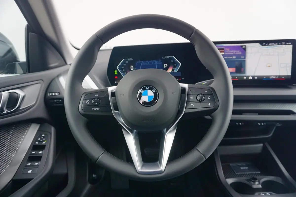 220 M Sport Design 18'' / Stuurwielrand verwarmd / Comfort Access / Driving Assistant |