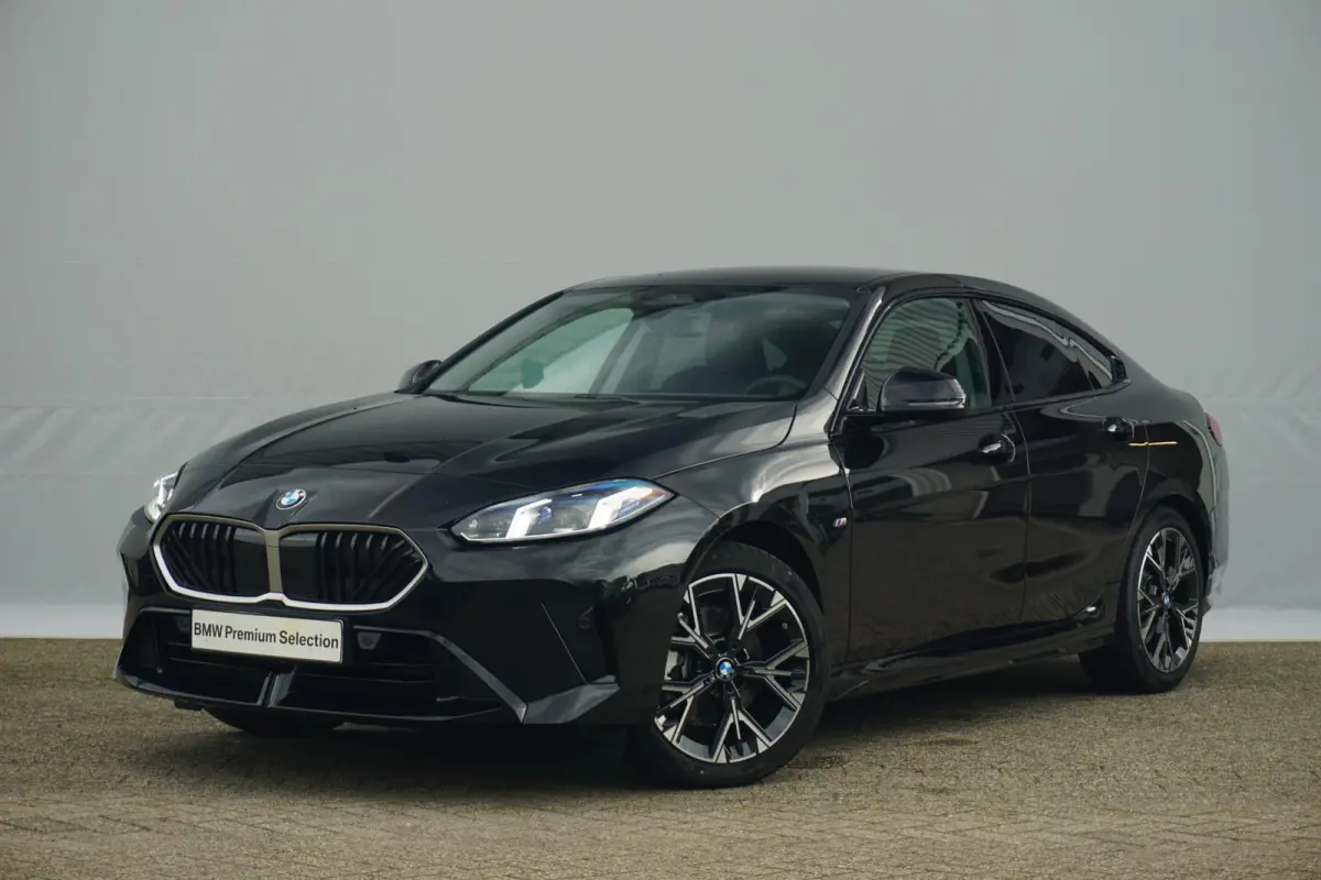 220 M Sport Design 18'' / Stuurwielrand verwarmd / Comfort Access / Driving Assistant |