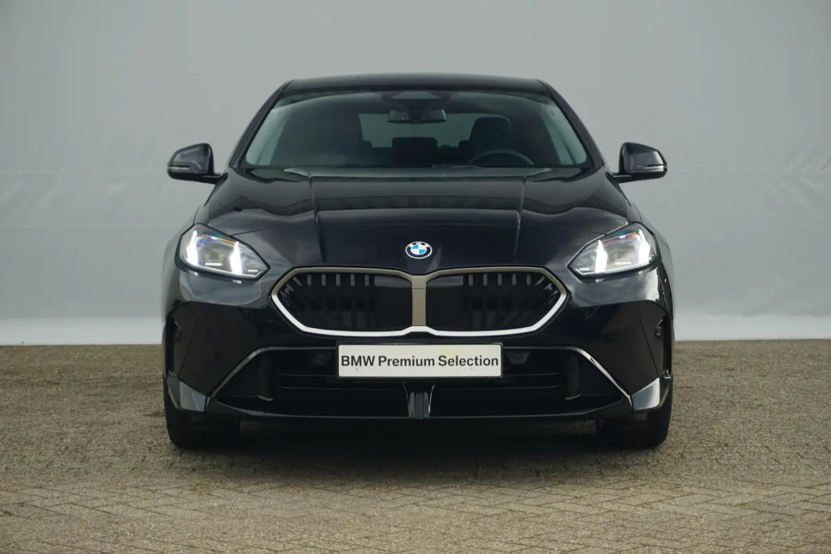 220 M Sport Design 18'' / Stuurwielrand verwarmd / Comfort Access / Driving Assistant |