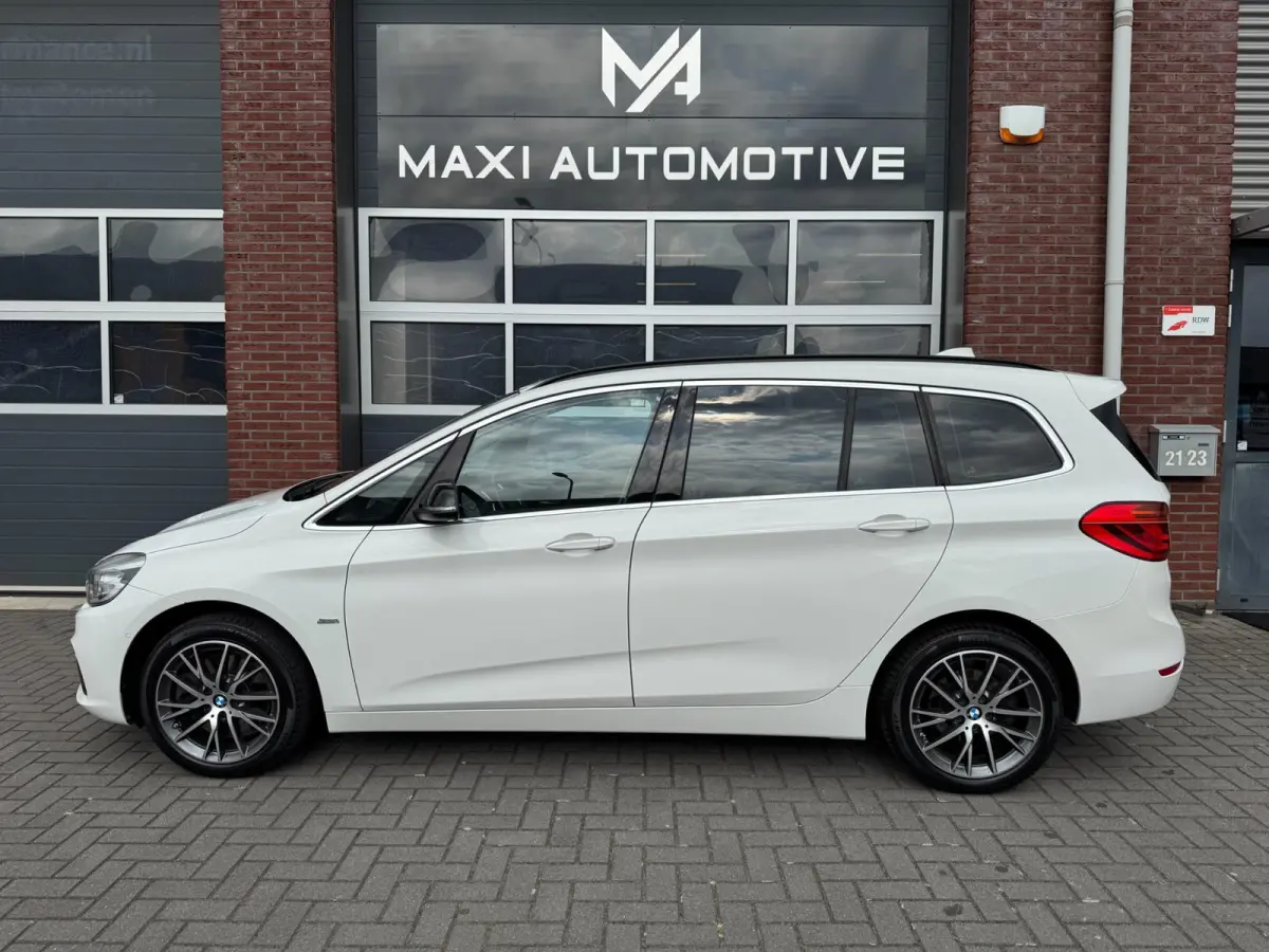 220i 7p. High Executive LED HUD Navi