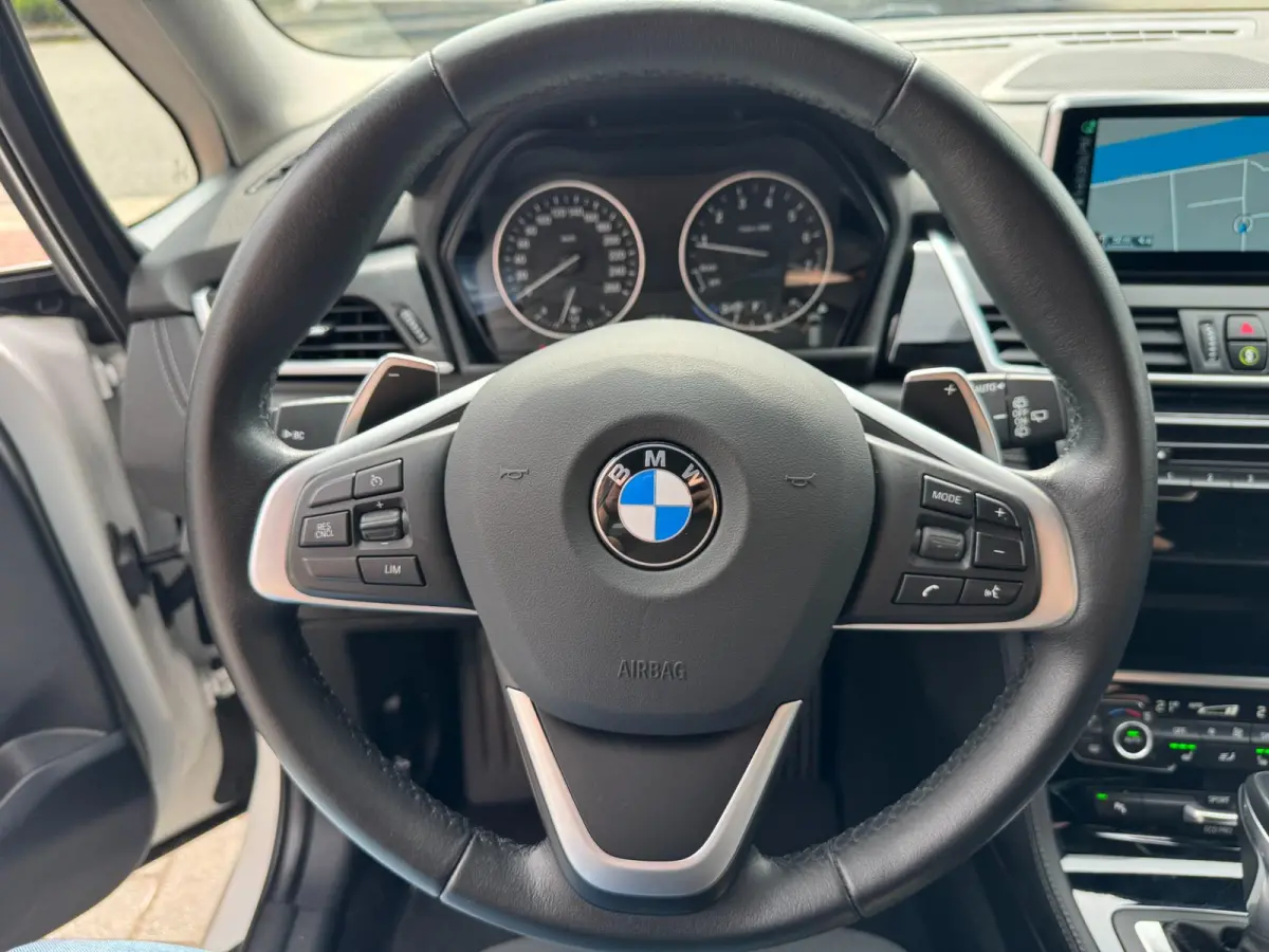 220i 7p. High Executive LED HUD Navi
