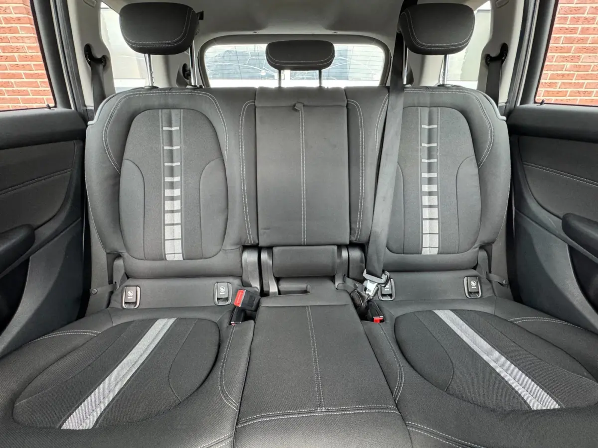 220i 7p. High Executive LED HUD Navi