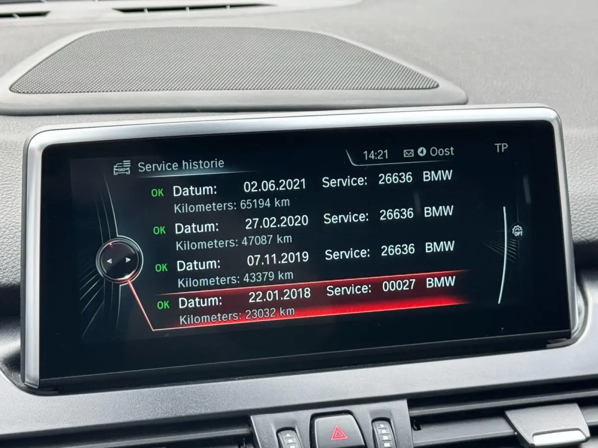 220i 7p. High Executive LED HUD Navi