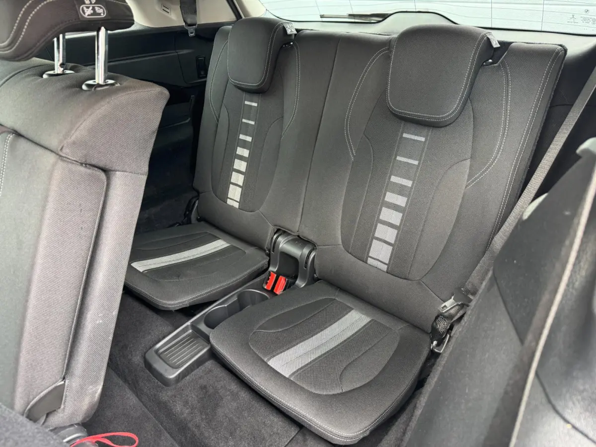 220i 7p. High Executive LED HUD Navi