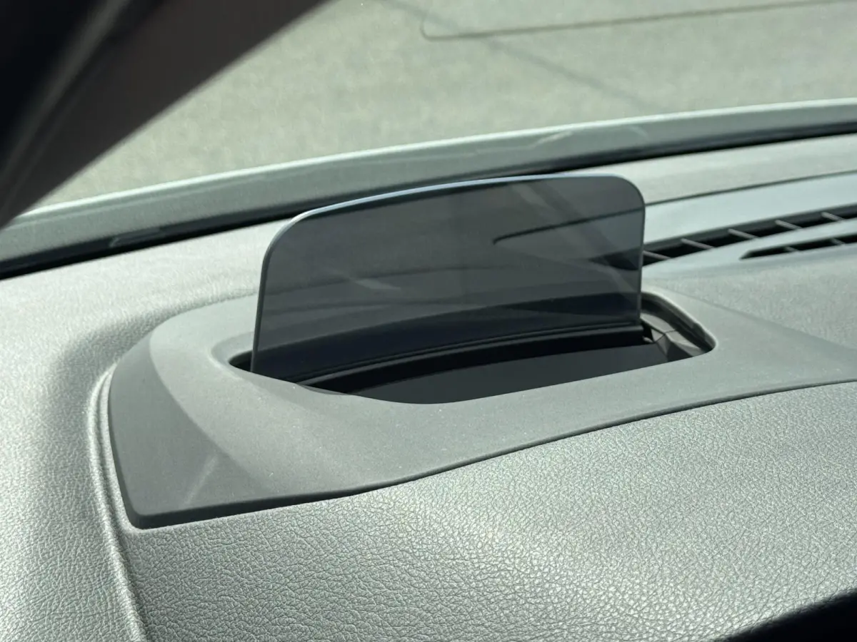 220i 7p. High Executive LED HUD Navi