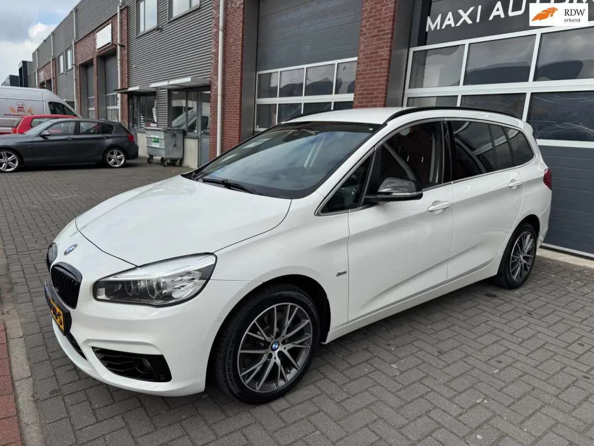 220i 7p. High Executive LED HUD Navi