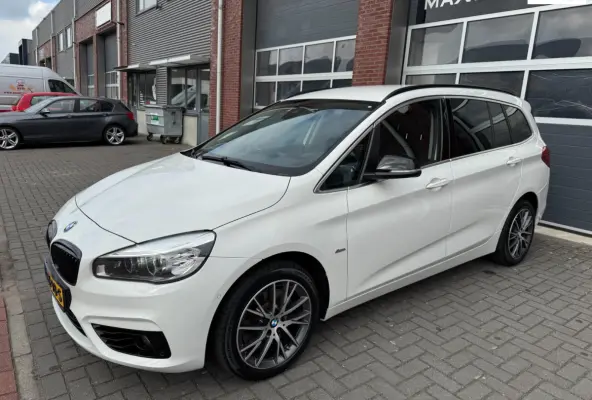 220i 7p. High Executive LED HUD Navi