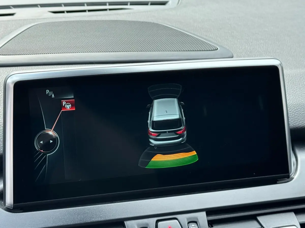 220i 7p. High Executive LED HUD Navi