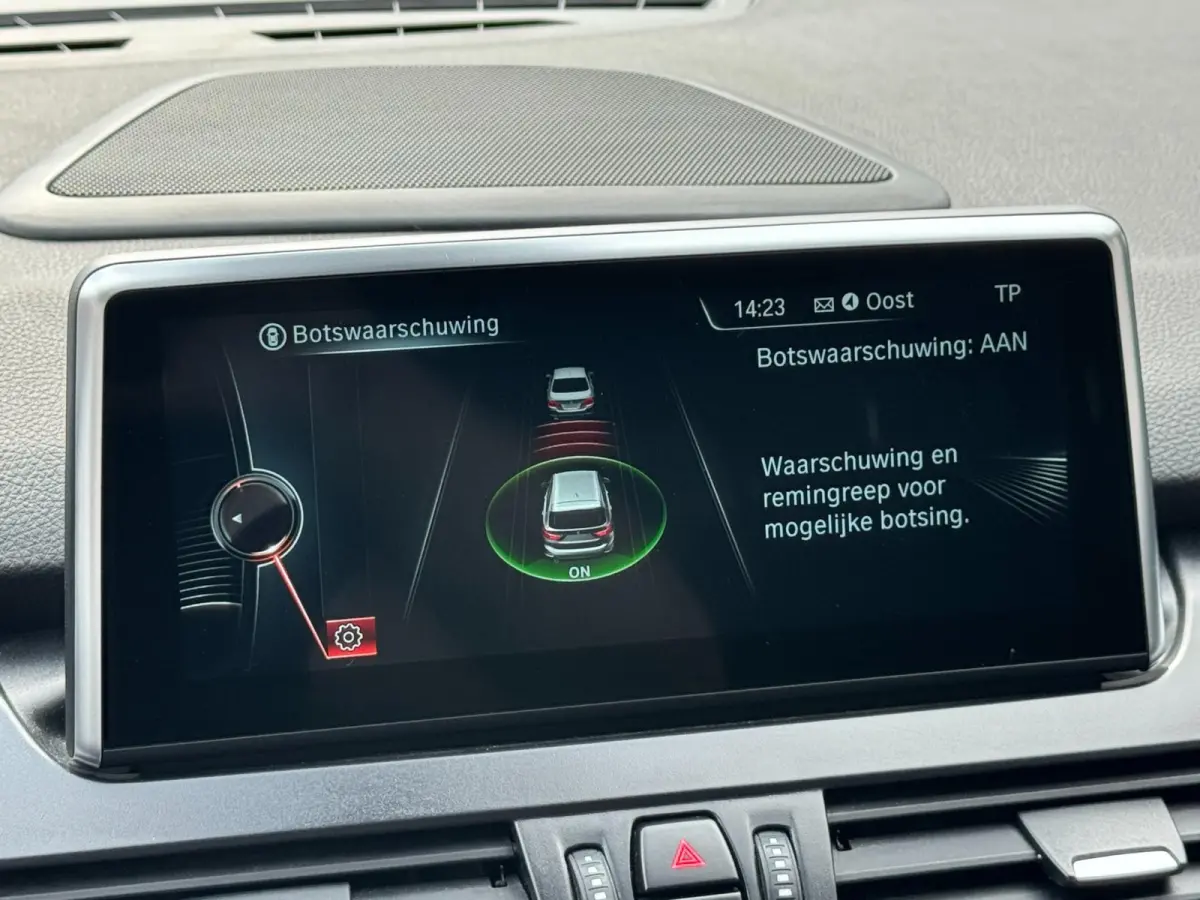 220i 7p. High Executive LED HUD Navi