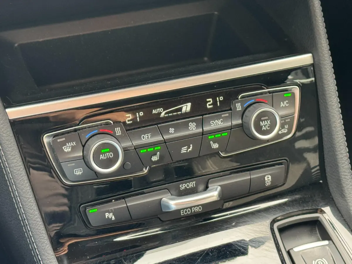 220i 7p. High Executive LED HUD Navi