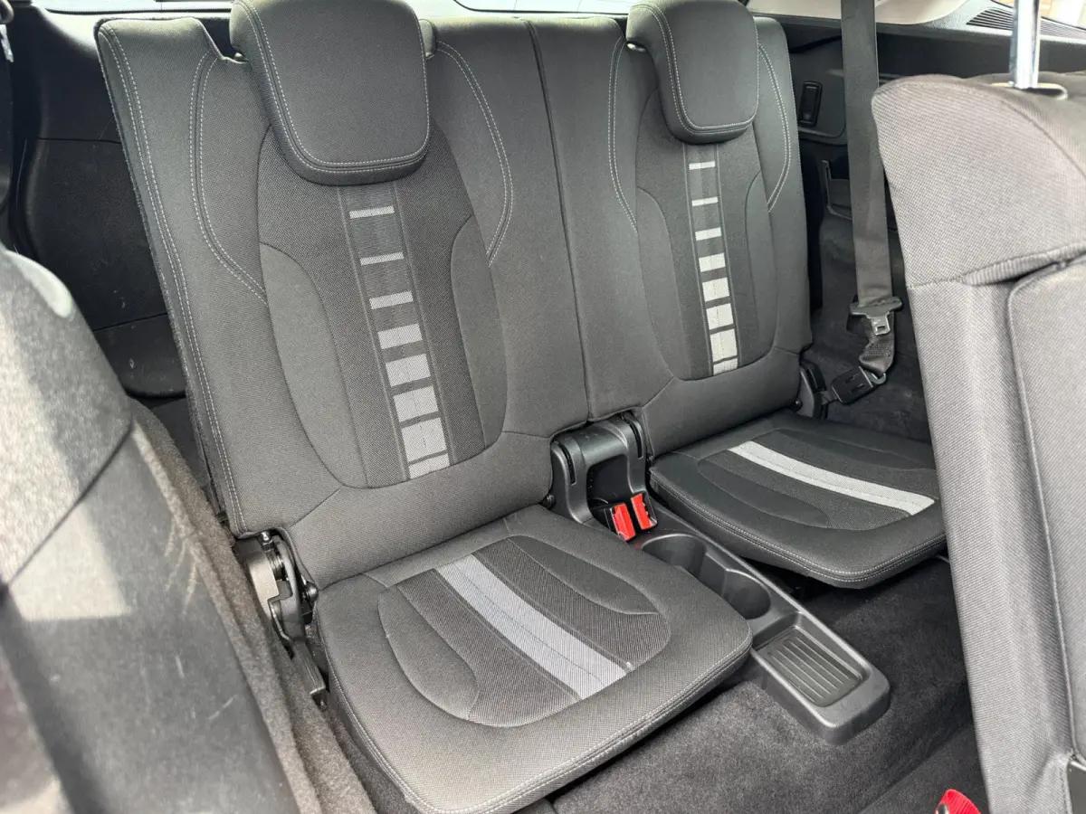 220i 7p. High Executive LED HUD Navi