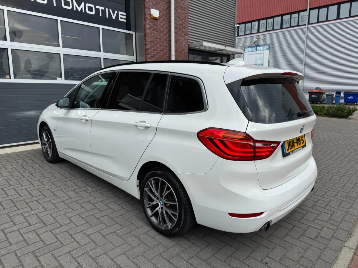 220i 7p. High Executive LED HUD Navi