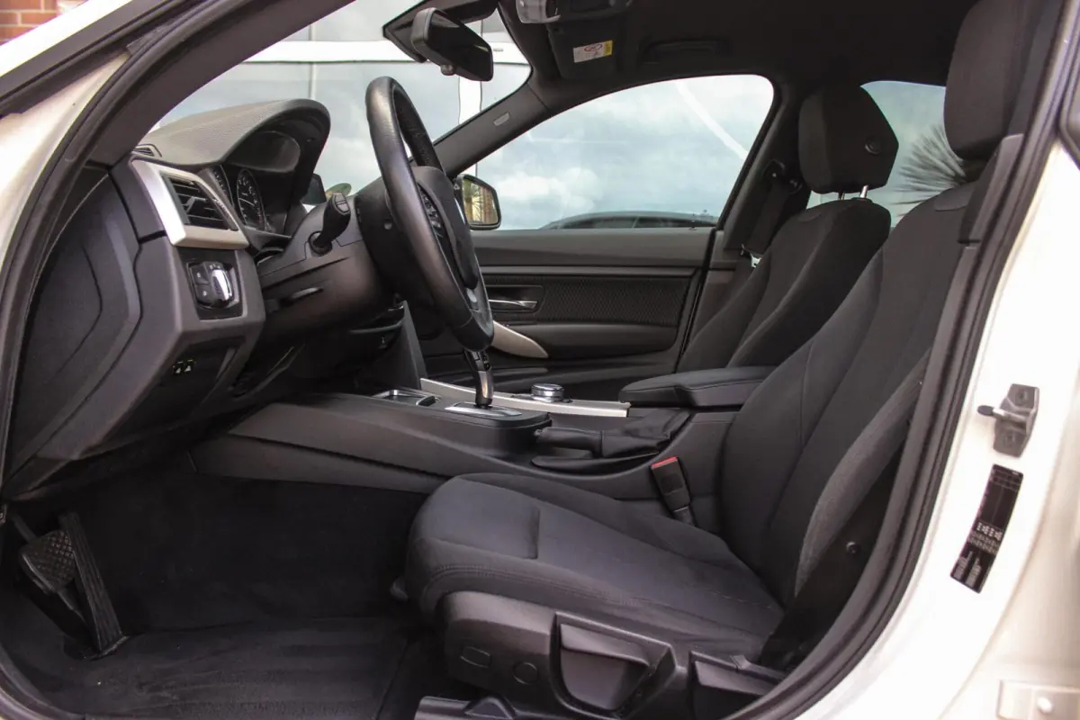 320i F34 Executive Facelift | 184 pk | Automaat | 2e eigenaar | 19 inch | Camera | Head-up | LED | PDC | Navi | Stoelverwarming | Cruise control | Climate control