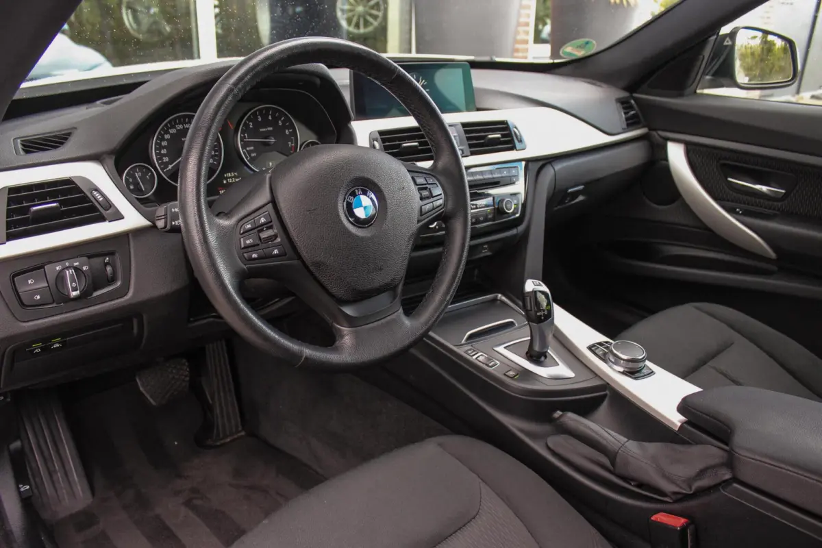 320i F34 Executive Facelift | 184 pk | Automaat | 2e eigenaar | 19 inch | Camera | Head-up | LED | PDC | Navi | Stoelverwarming | Cruise control | Climate control