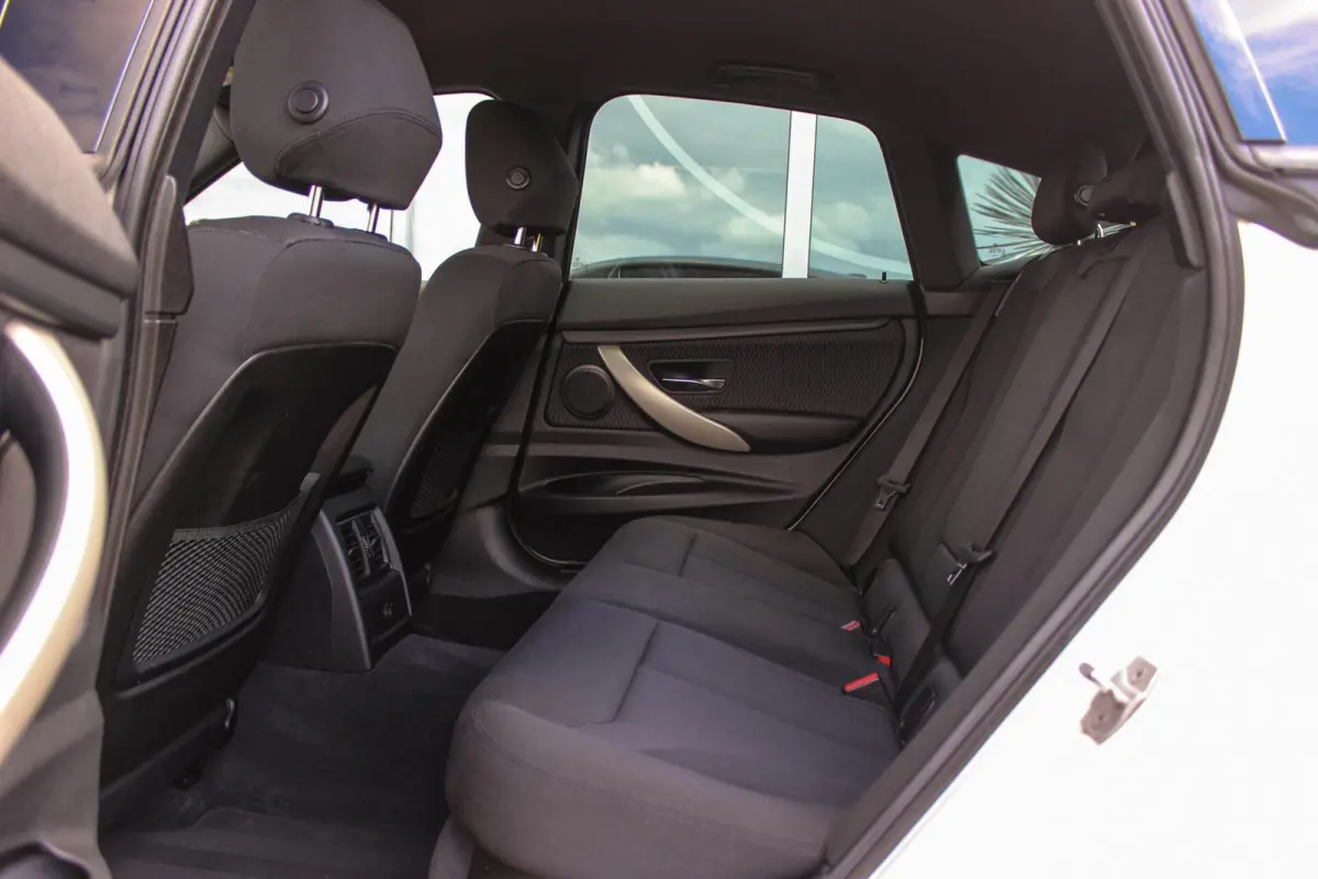 320i F34 Executive Facelift | 184 pk | Automaat | 2e eigenaar | 19 inch | Camera | Head-up | LED | PDC | Navi | Stoelverwarming | Cruise control | Climate control