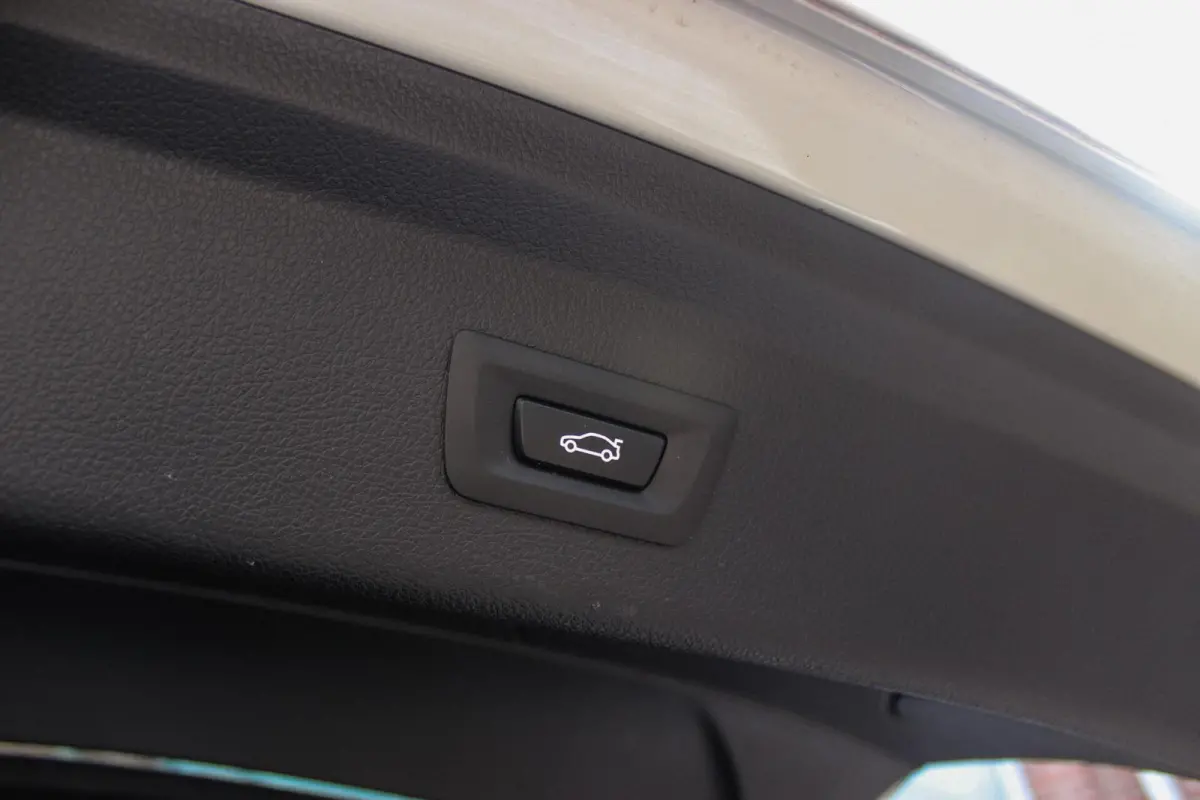 320i F34 Executive Facelift | 184 pk | Automaat | 2e eigenaar | 19 inch | Camera | Head-up | LED | PDC | Navi | Stoelverwarming | Cruise control | Climate control