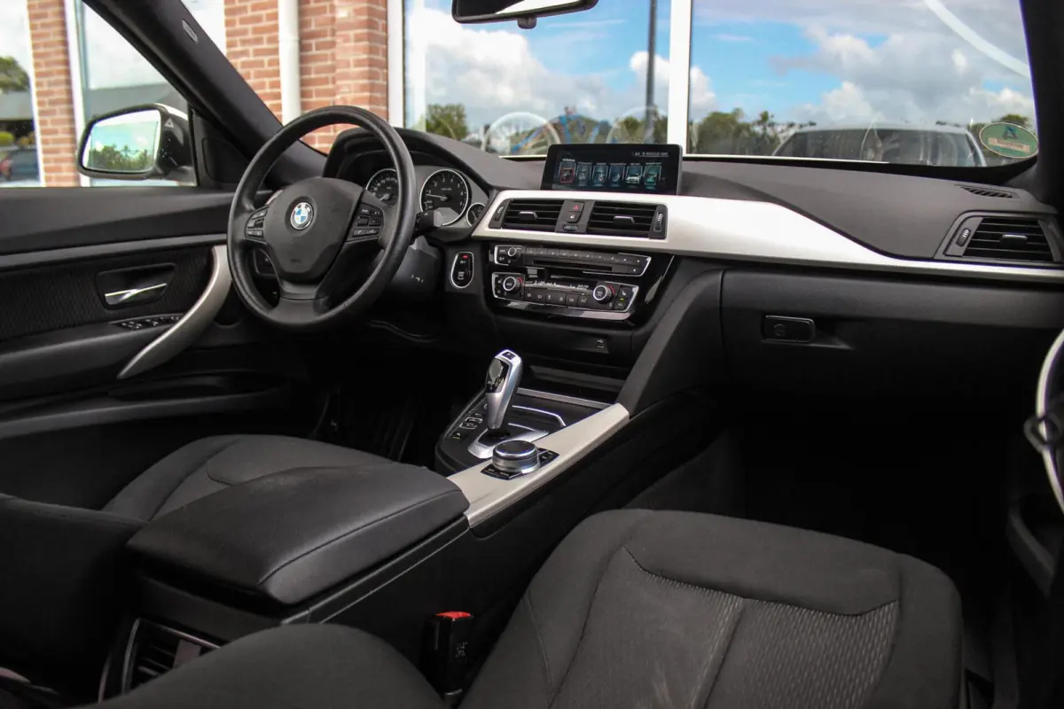 320i F34 Executive Facelift | 184 pk | Automaat | 2e eigenaar | 19 inch | Camera | Head-up | LED | PDC | Navi | Stoelverwarming | Cruise control | Climate control