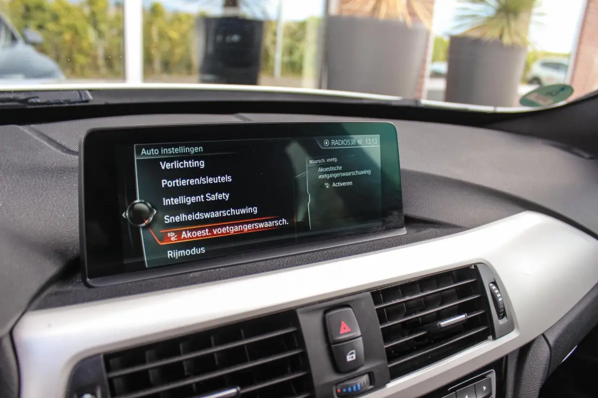 320i F34 Executive Facelift | 184 pk | Automaat | 2e eigenaar | 19 inch | Camera | Head-up | LED | PDC | Navi | Stoelverwarming | Cruise control | Climate control