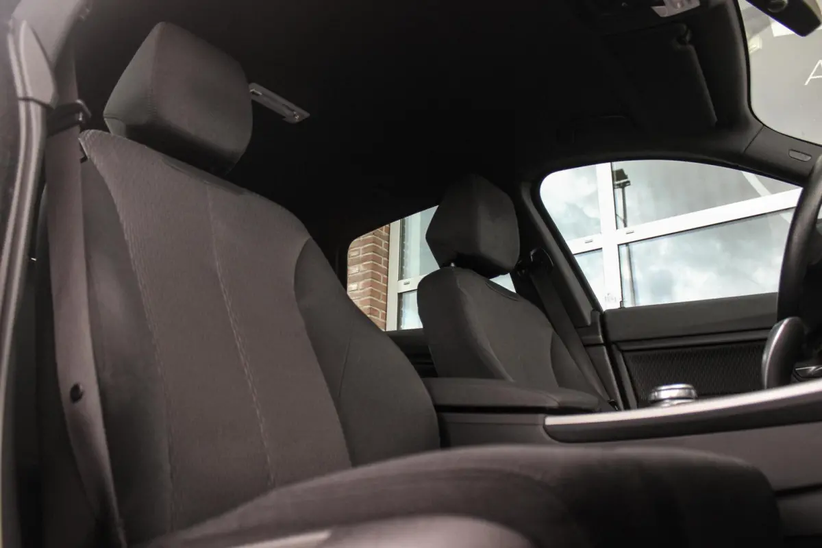 320i F34 Executive Facelift | 184 pk | Automaat | 2e eigenaar | 19 inch | Camera | Head-up | LED | PDC | Navi | Stoelverwarming | Cruise control | Climate control