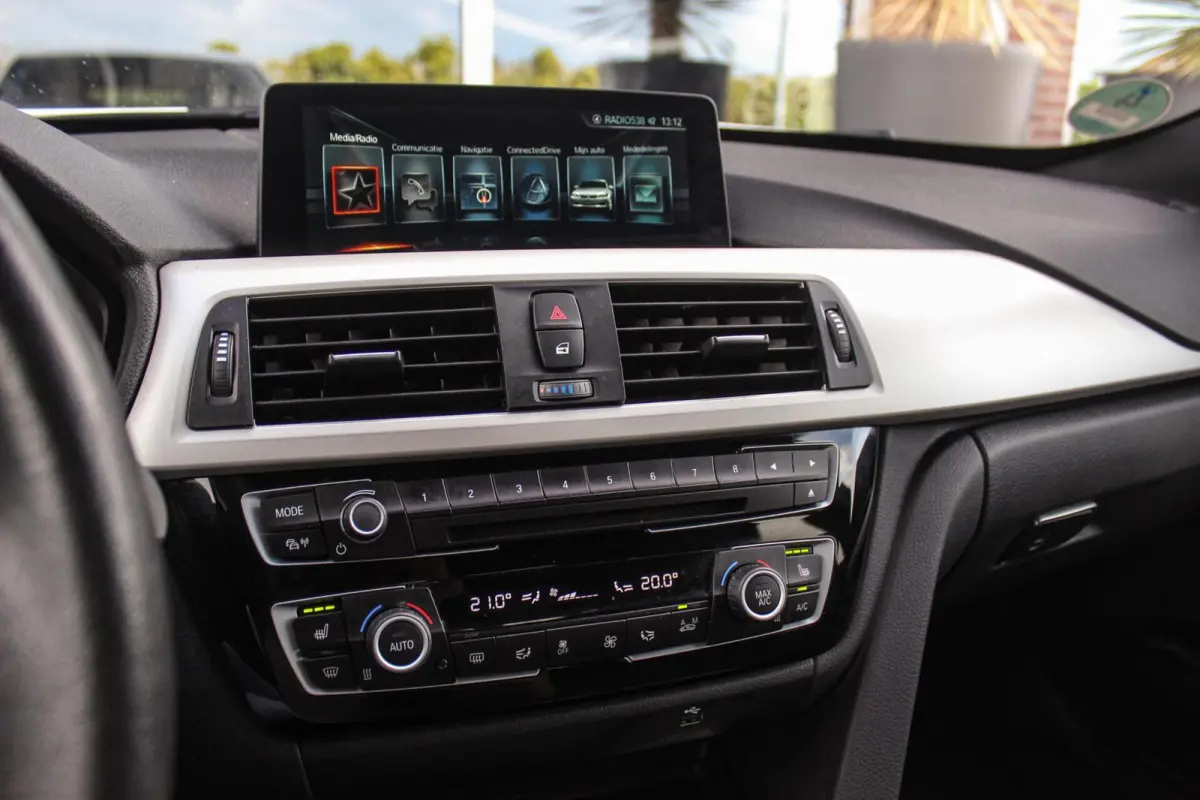 320i F34 Executive Facelift | 184 pk | Automaat | 2e eigenaar | 19 inch | Camera | Head-up | LED | PDC | Navi | Stoelverwarming | Cruise control | Climate control