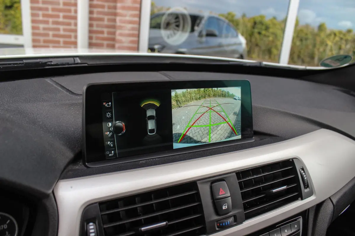 320i F34 Executive Facelift | 184 pk | Automaat | 2e eigenaar | 19 inch | Camera | Head-up | LED | PDC | Navi | Stoelverwarming | Cruise control | Climate control