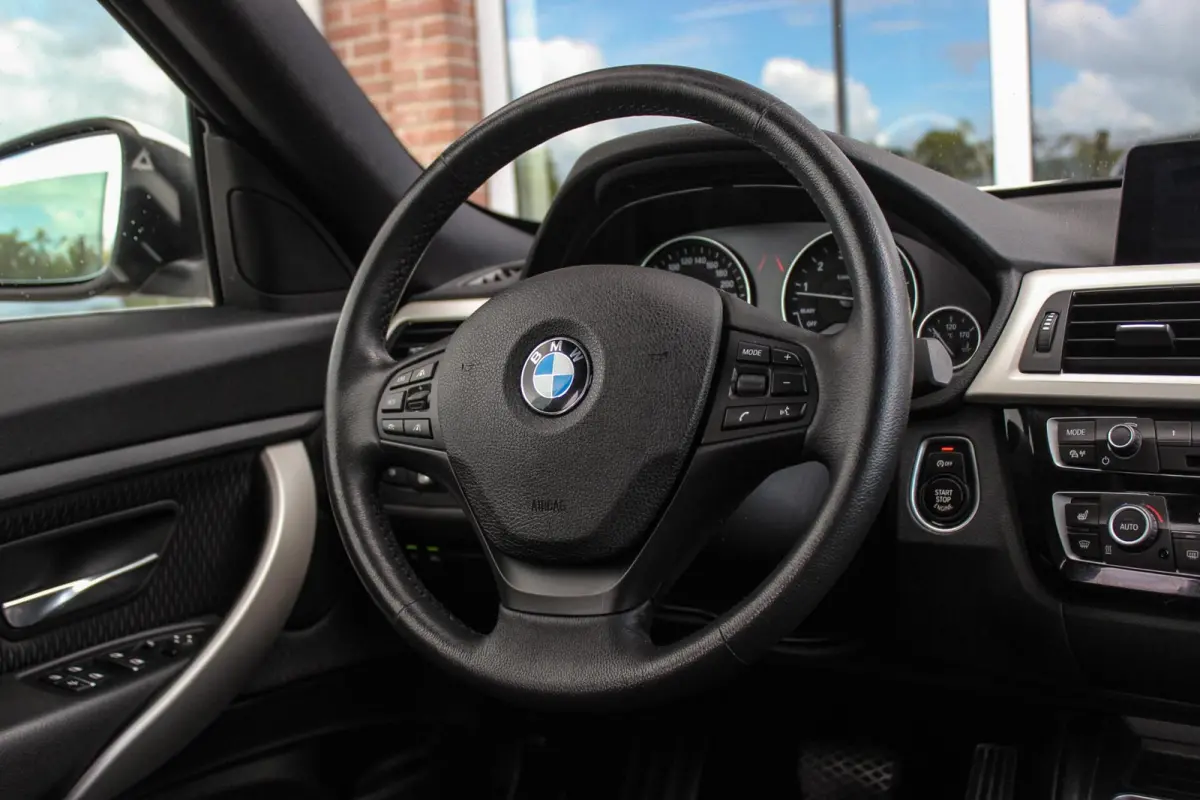 320i F34 Executive Facelift | 184 pk | Automaat | 2e eigenaar | 19 inch | Camera | Head-up | LED | PDC | Navi | Stoelverwarming | Cruise control | Climate control