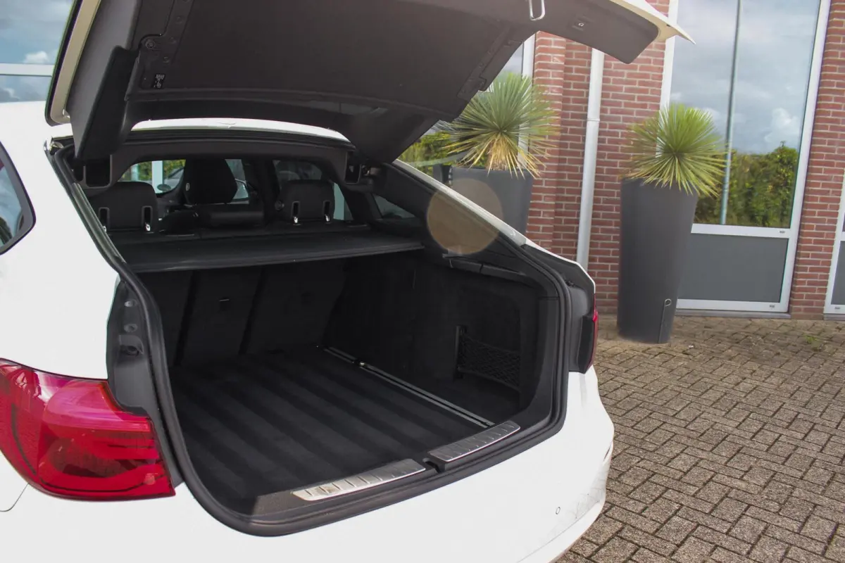 320i F34 Executive Facelift | 184 pk | Automaat | 2e eigenaar | 19 inch | Camera | Head-up | LED | PDC | Navi | Stoelverwarming | Cruise control | Climate control