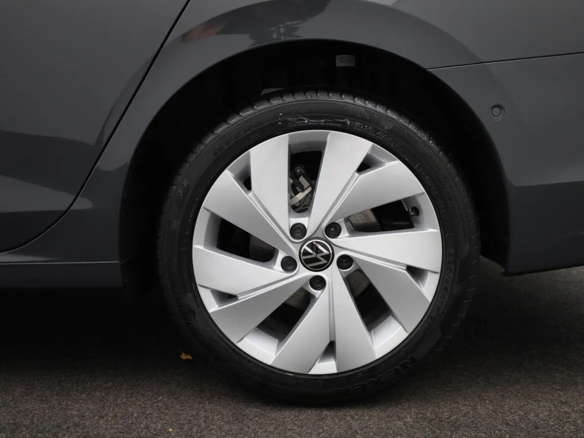 1.5 TSI Life Edition | Apple carplay | Adaptive cruise control | Parkeersensoren | Achteruitrij Camera | Climate control | Elektrische achterklep | Park Assist |