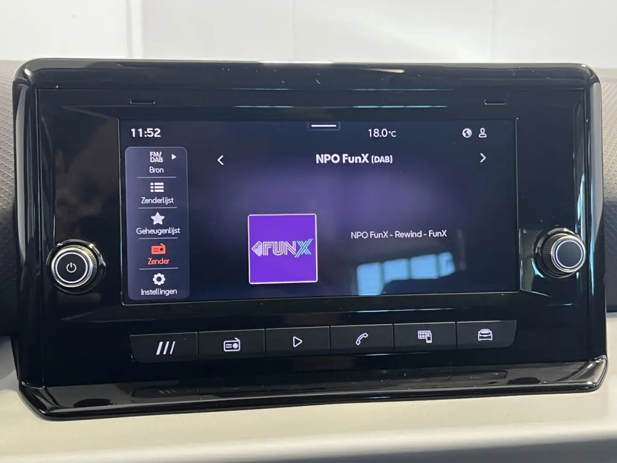 1.0 TSI Style | Android/Apple Carplay | LM Velgen 16" | PDC Achter | Cruise Control Adaptief | DAB | Airco |
