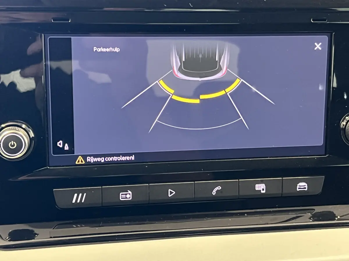 1.0 TSI Style | Android/Apple Carplay | LM Velgen 16" | PDC Achter | Cruise Control Adaptief | DAB | Airco |