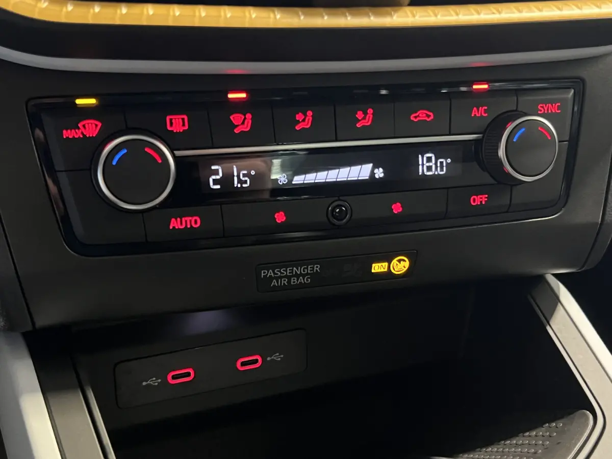1.0 TSI Style | Android/Apple Carplay | LM Velgen 16" | PDC Achter | Cruise Control Adaptief | DAB | Airco |
