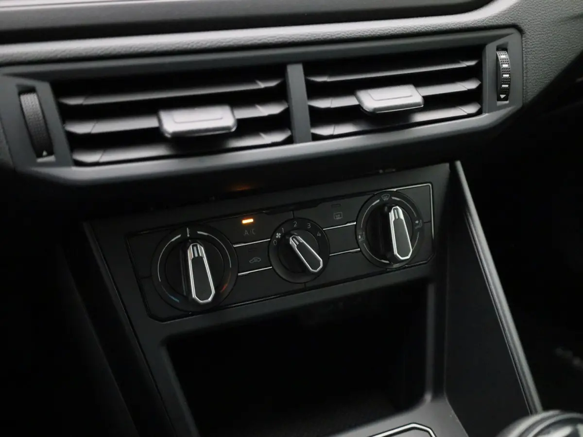 1.0 TSI | APPLE CARPLAY - ANDROID AUTO | AIRCO | CRUISE CONTROL | LED VERLICHTING |