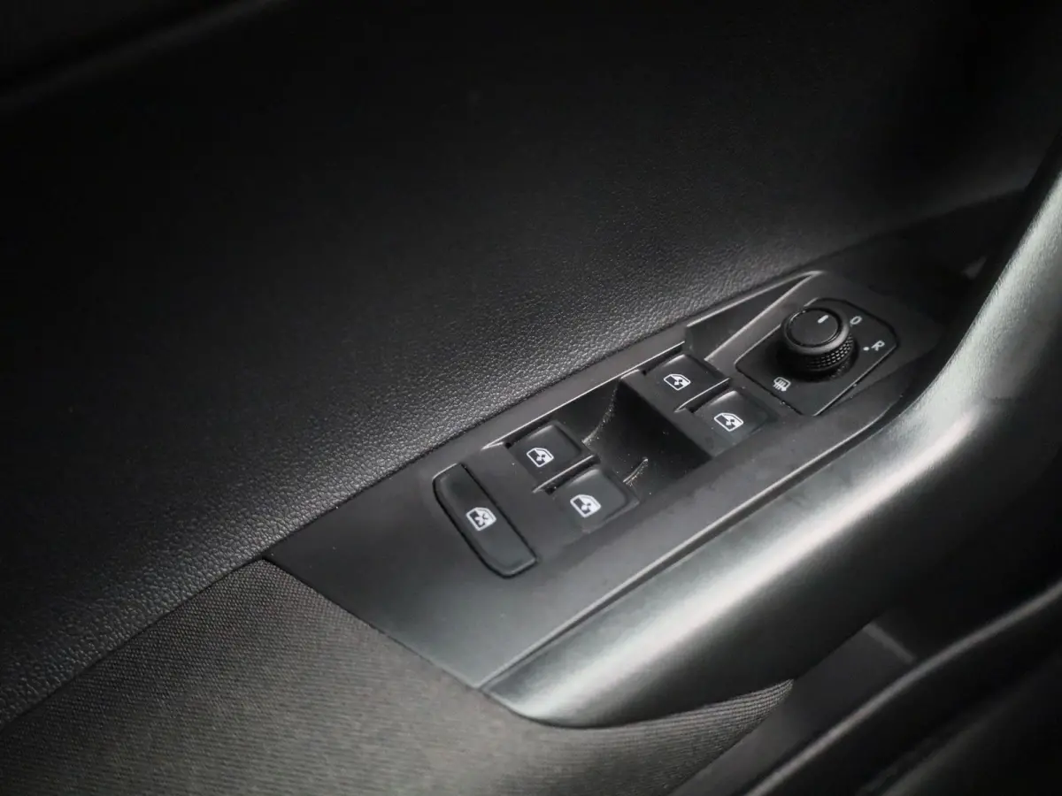 1.0 TSI | APPLE CARPLAY - ANDROID AUTO | AIRCO | CRUISE CONTROL | LED VERLICHTING |