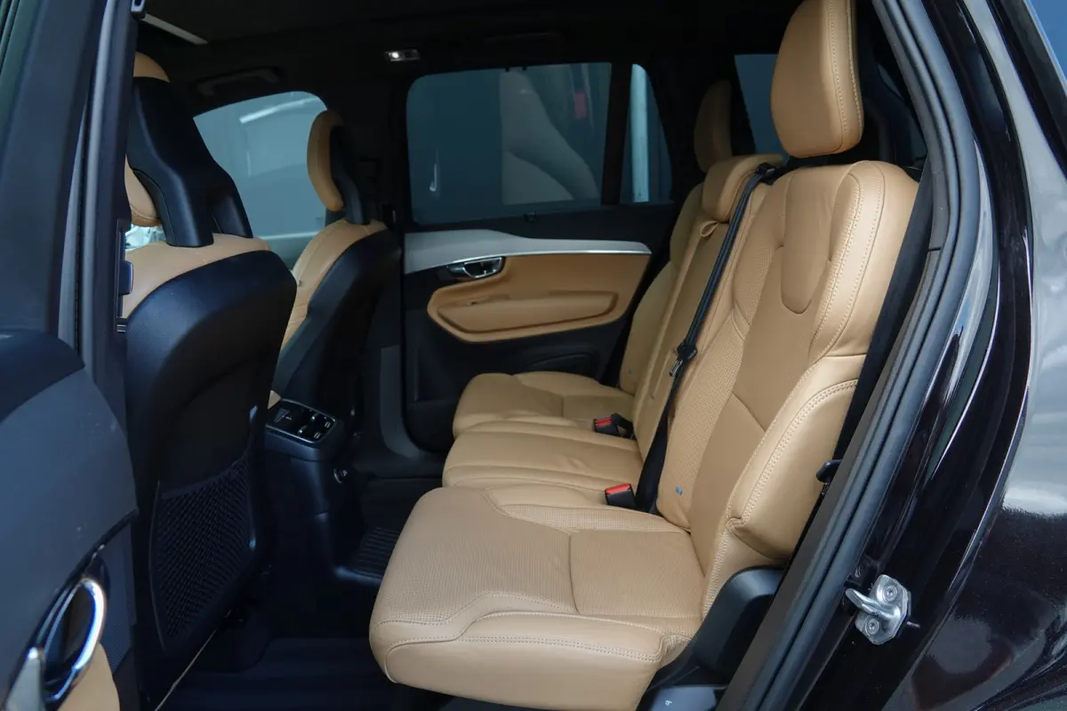 T8 Twin Engine 408Pk Aut. | Plug In Hybrid | AWD | Inscription | 7-Persoons | Panoramadak | Luchtvering | Achteruitrijcamera | 21'' | Ember Black