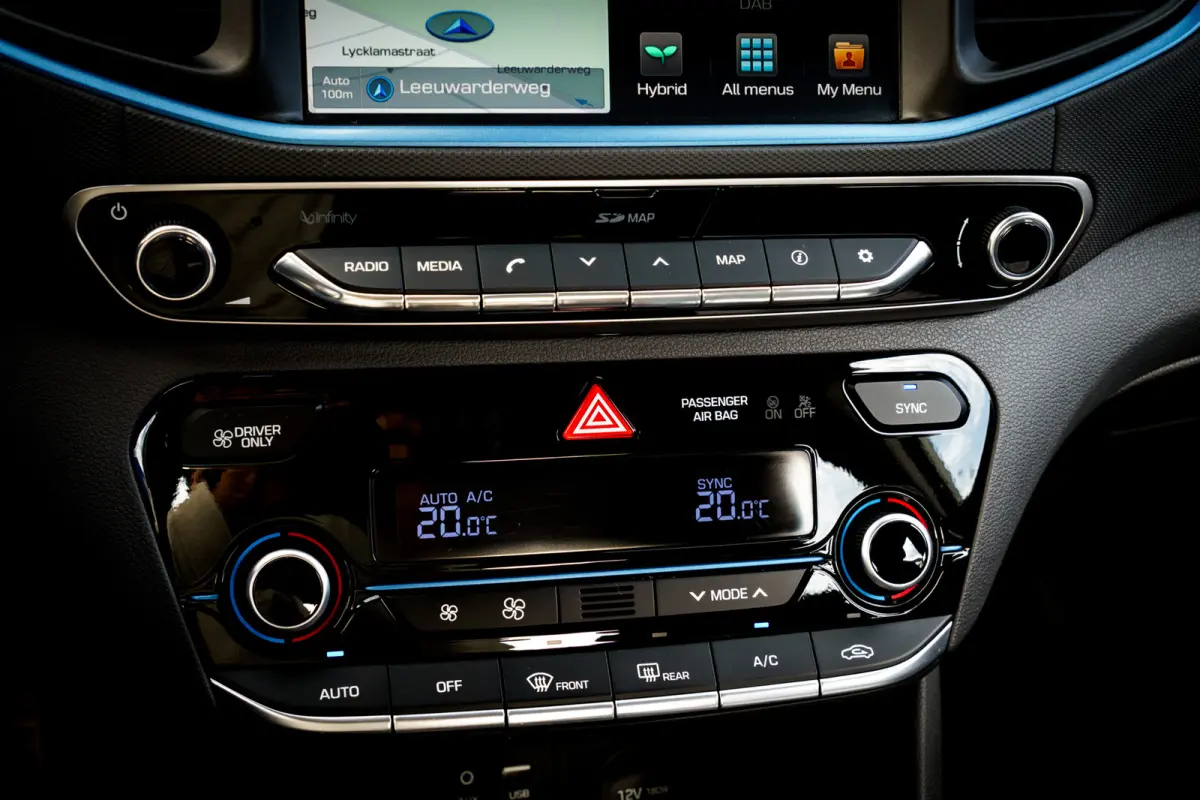 1.6 GDi Blue Drive Premium | Leder | Schuifdak | Nw. APK | Stoelventilatie | Memory | Infinity audio
