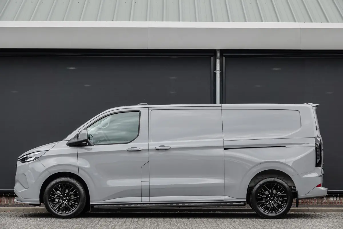 L2H1 2.5PHEV 233Pk Aut. | Limited | Plug-In Hybrid | 360° Camera | 2x Schuifdeur | Spoilerpack | 19'' | Grey Matter