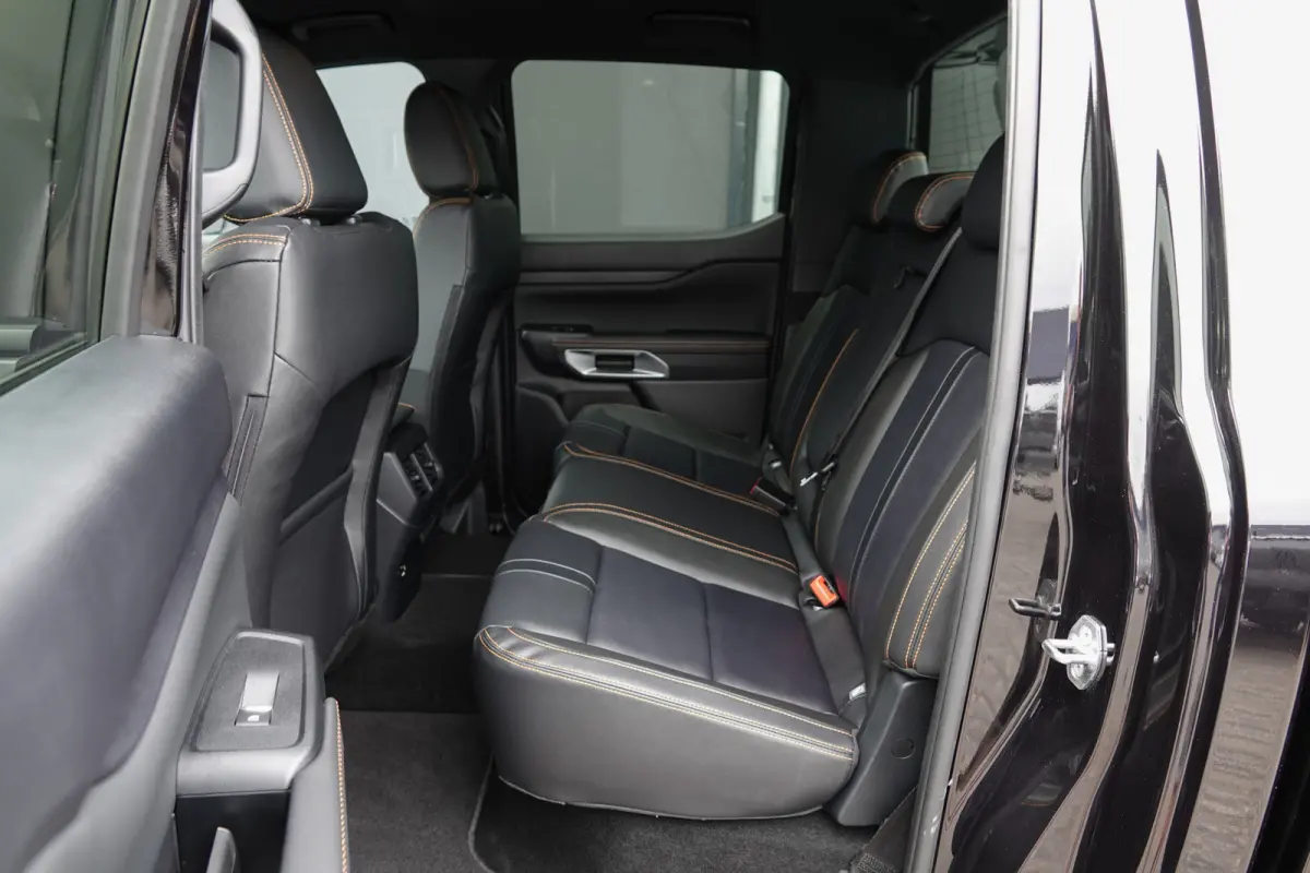 Wildtrak (Incl. BPM) 2.3PHEV 280Pk Aut. | Plug In Hybride | Double Cab | 5-Persoons | 3.500Kg trekgewicht | Trekhaak | Elek. Rollertop | 18'' | Agate Black