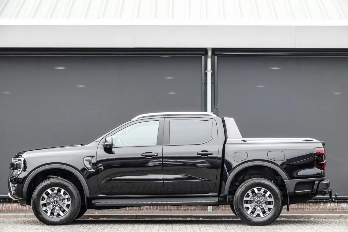 Wildtrak (Incl. BPM) 2.3PHEV 280Pk Aut. | Plug In Hybride | Double Cab | 5-Persoons | 3.500Kg trekgewicht | Trekhaak | Elek. Rollertop | 18'' | Agate Black