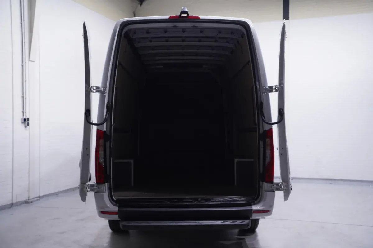 315 CDI 150 pk L3 Dubbel Cabine AMG Grille Navi, 360 Camera, 18" LMV, PDC V+A, Sidebars, Zonneklep, 6-Zits