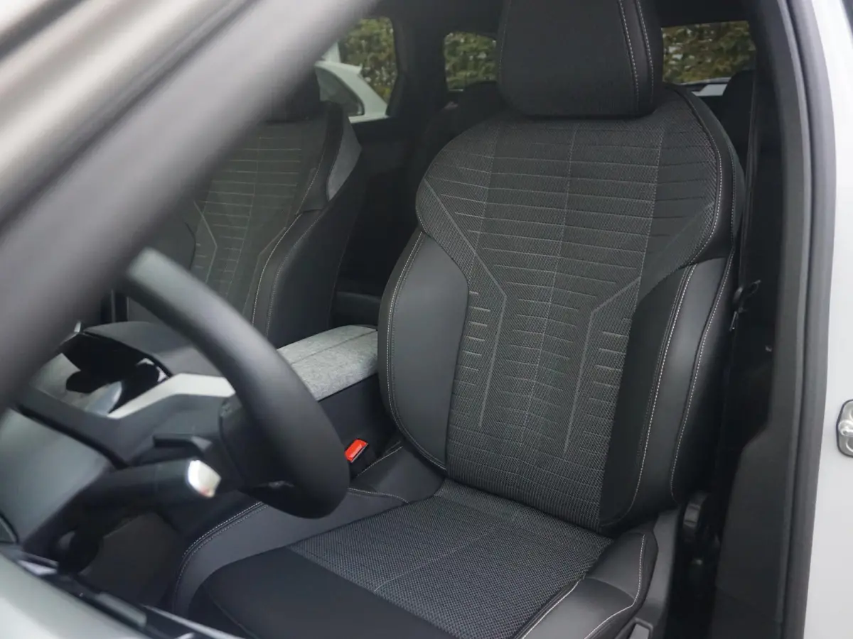 1.2 Hybrid 136 Allure 7p | 7 ZITPLAATSEN | AUTOMAAT |