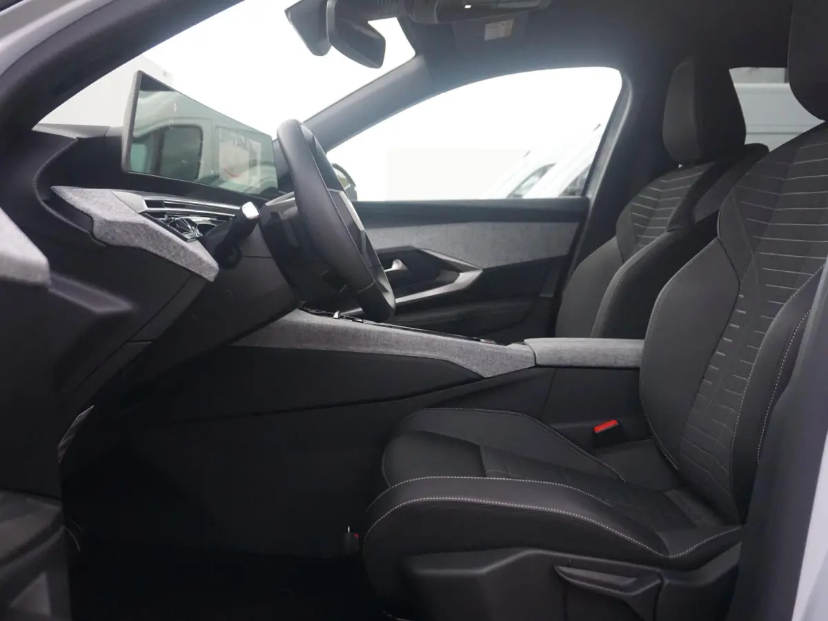 1.2 Hybrid 136 Allure 7p | 7 ZITPLAATSEN | AUTOMAAT |