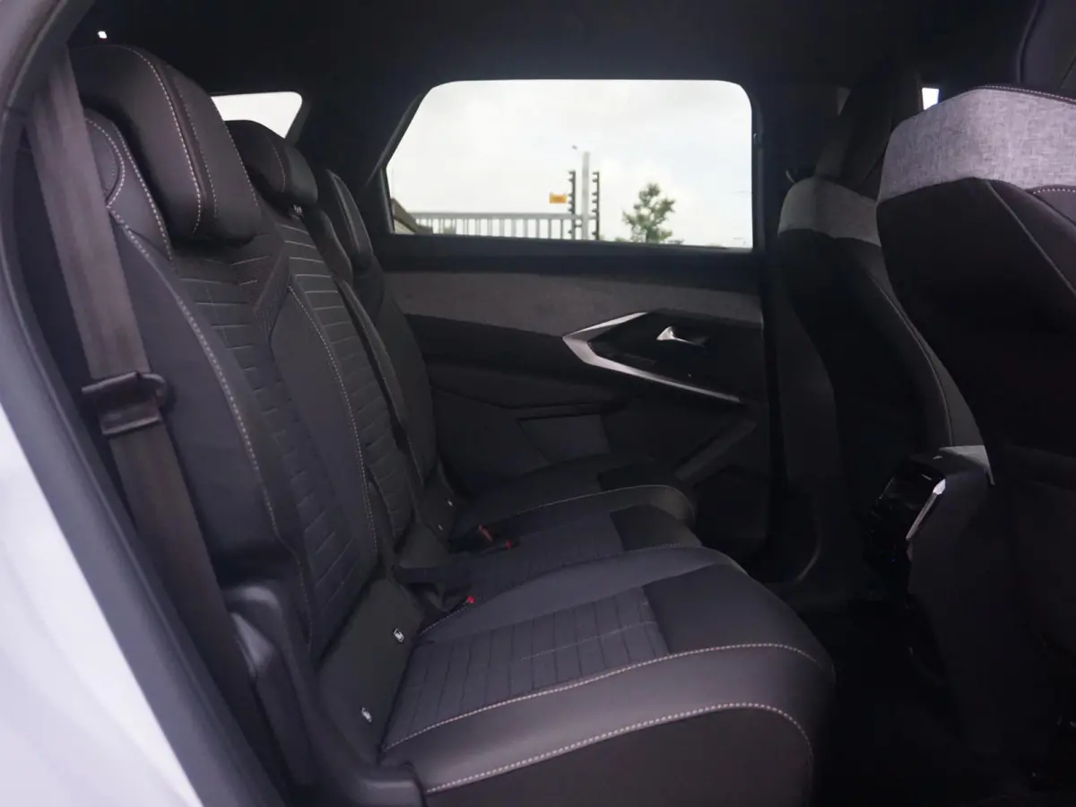 1.2 Hybrid 136 Allure 7p | 7 ZITPLAATSEN | AUTOMAAT |