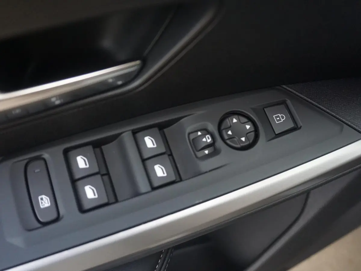 1.2 Hybrid 136 Allure 7p | 7 ZITPLAATSEN | AUTOMAAT |