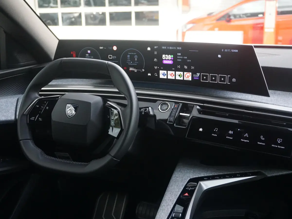 1.2 Hybrid 136 Allure 7p | 7 ZITPLAATSEN | AUTOMAAT |