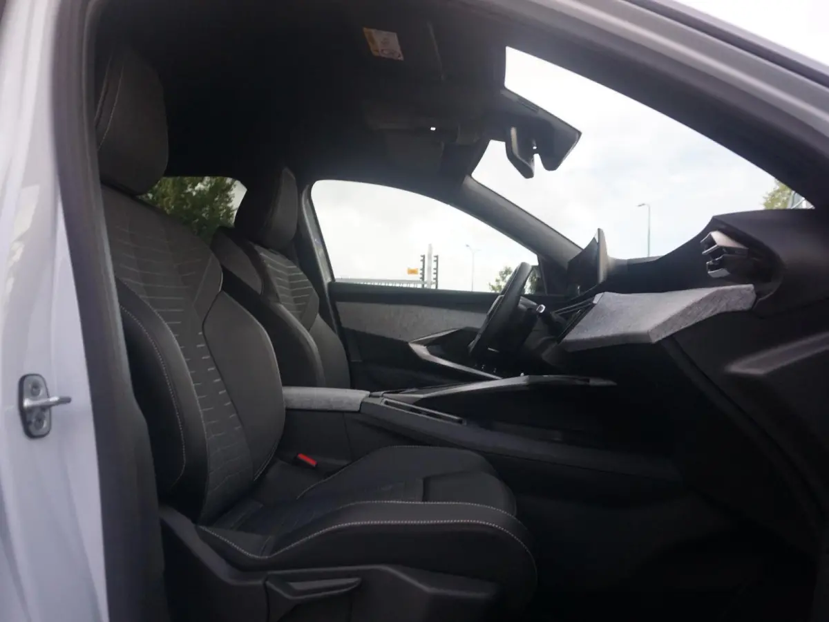 1.2 Hybrid 136 Allure 7p | 7 ZITPLAATSEN | AUTOMAAT |