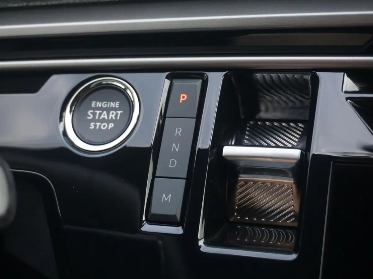 1.2 Hybrid 136 Allure 7p | 7 ZITPLAATSEN | AUTOMAAT |
