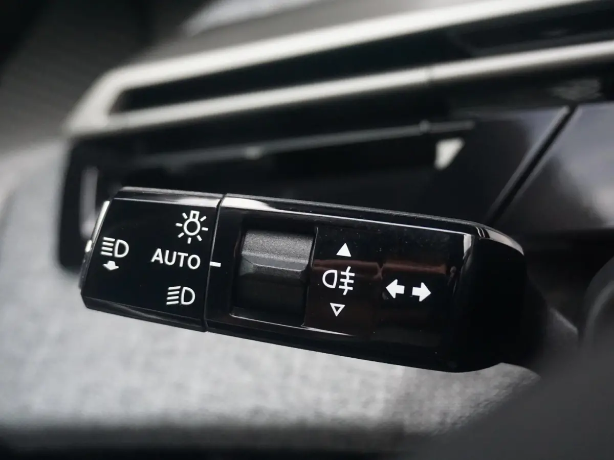 1.2 Hybrid 136 Allure 7p | 7 ZITPLAATSEN | AUTOMAAT |